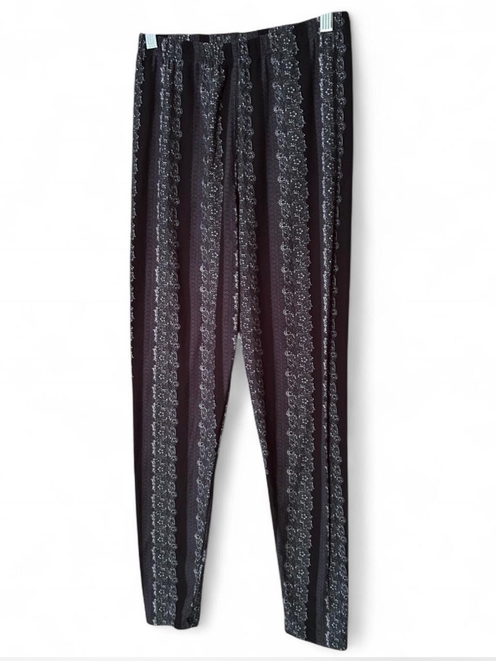 Leggings Depot Black Leggings with Gray Lace-Stripe Detail